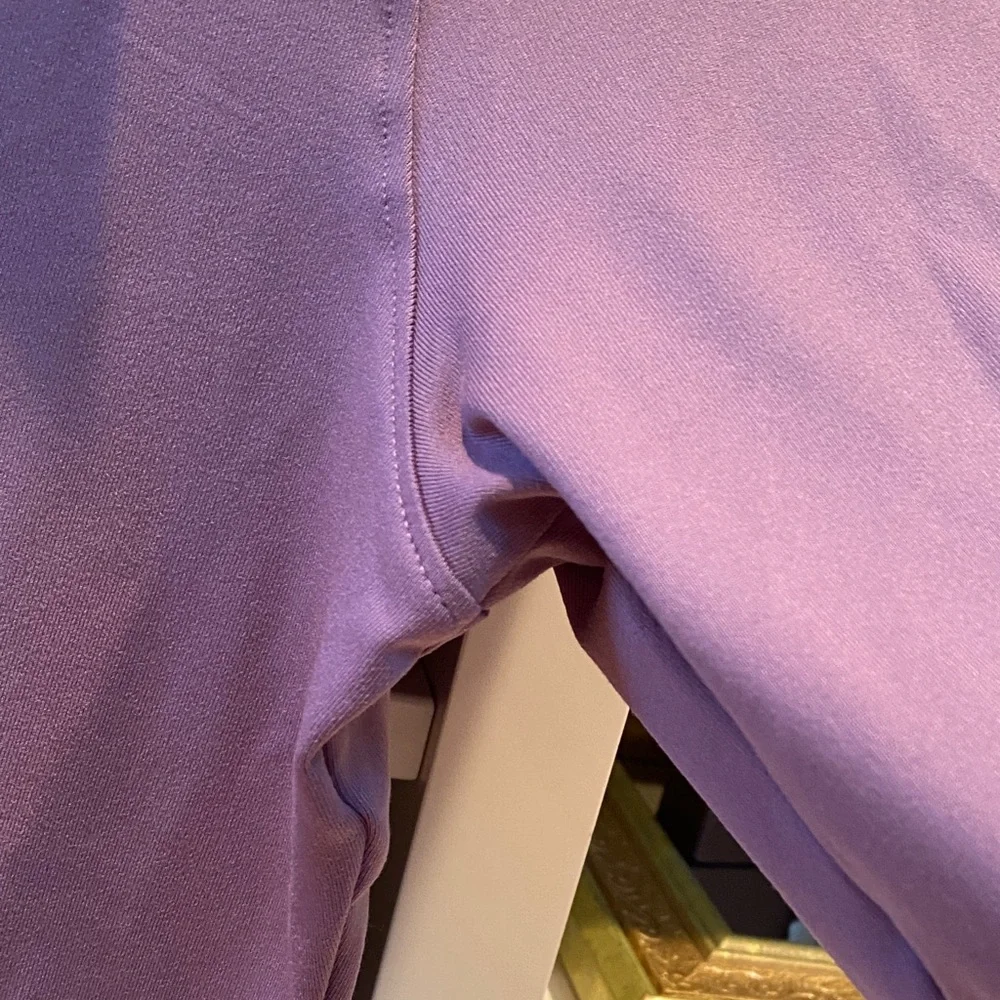RUNDER Armour Mauve Fitted Top.  Size SP. LIKE NEW! - Picture 6 of 14